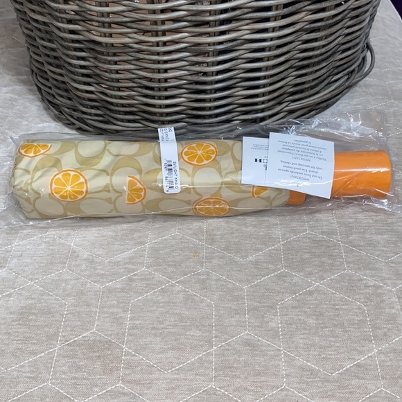 Coach mini umbrella with oranges - Picture 2 of 2
